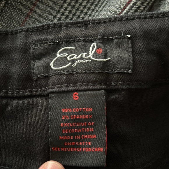 EARL skinny ankle embroidered jeans. Size 6 - Picture 9 of 11